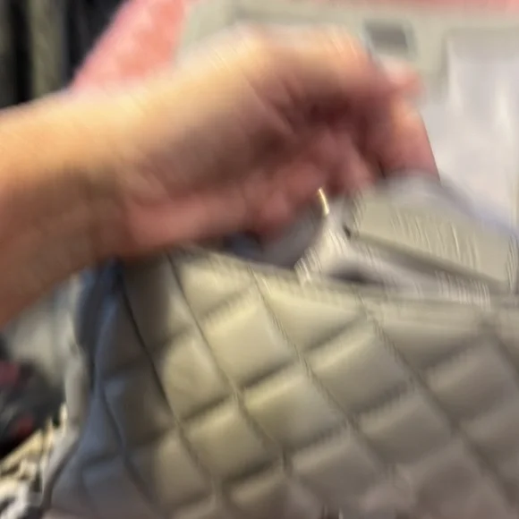 Michael Kohr gray quilted final bag that can be carried the chain inside - Picture 5 of 14